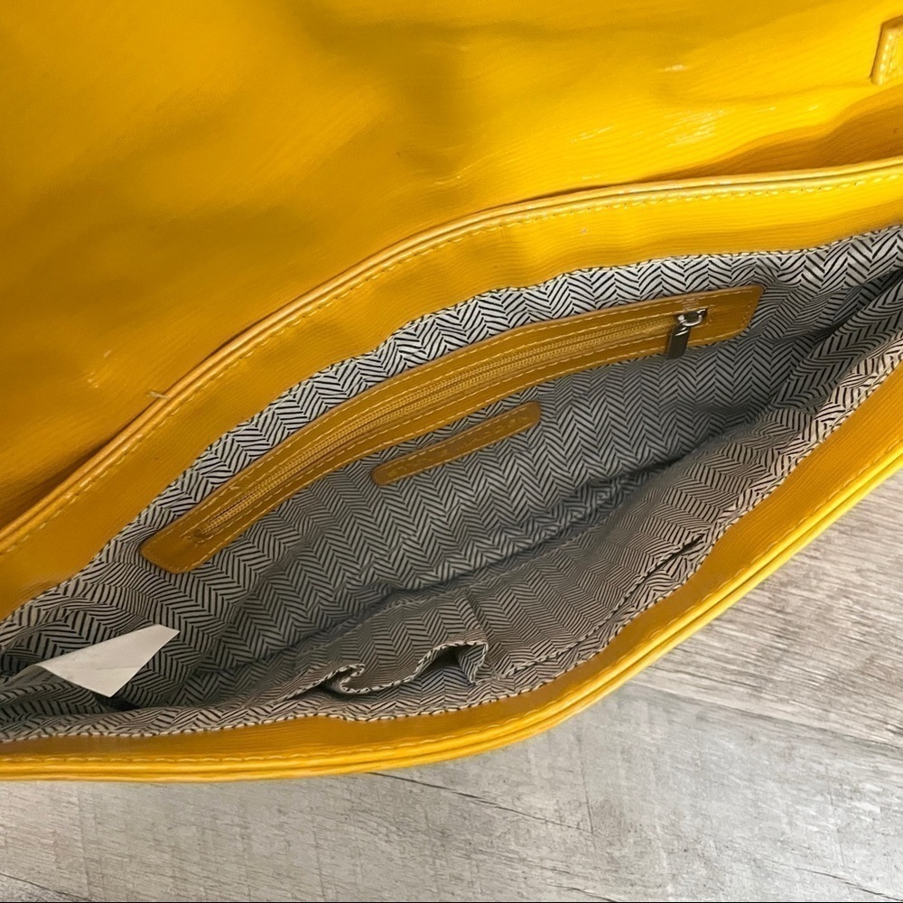 Steve Madden Glossy Patent Mustard Yellow Chain Link Crossbody Bag - Picture 6 of 11